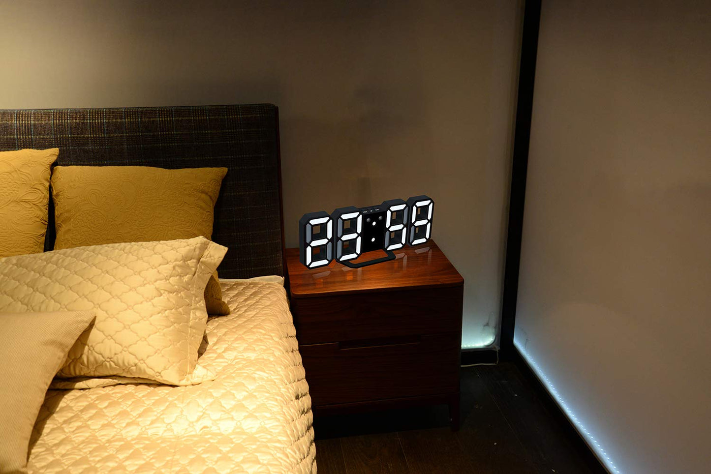 Votvy 3D Led Digital Alarm Clock Table Alarm Clock Manually Adjustable Brightness Electric Clock With Snooze Dimmer 12/24 Hour Mode Black-White